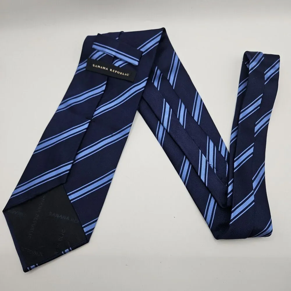 Banana Republic Blue Stripe 100% Silk Tie Career Work Wedding Repp 59x3.75